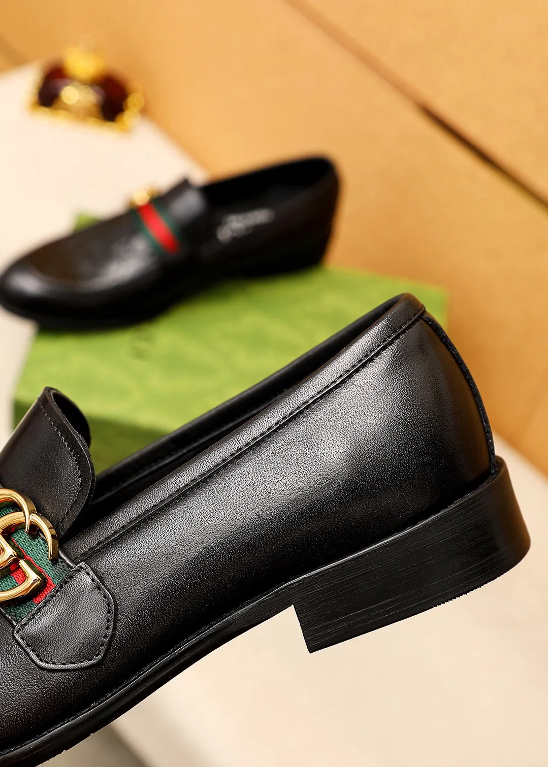Men's shoes 💰400 💐 Product trademark: GUCCI "Gucci" casual leather shoes Regular size: 39-44 (38.45.46🉑️Customized) Product materials: Selected imported first-layer calfskin embossed upper + luxury hardware buckle, imported 🐑 sheepskin lining. Strong three-dimensional visual effect, original combination outsole Color: 1⃣️color optional